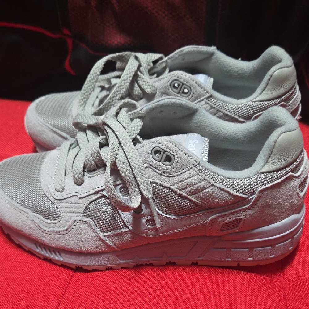 Saucony Light Grey Suede Mesh Sneakers